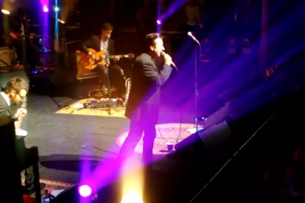 Journey&#8217;s Steve Perry Performs On Stage After 25 Years [VIDEO-NSFW]