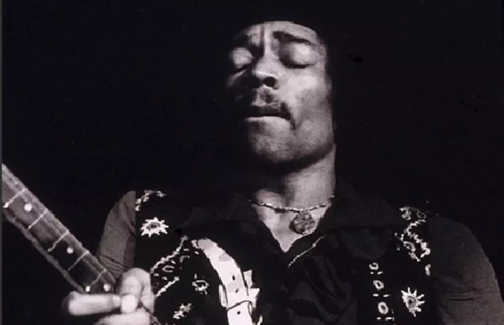 Jimi Hendrix Lights Up The Stage [VIDEO]