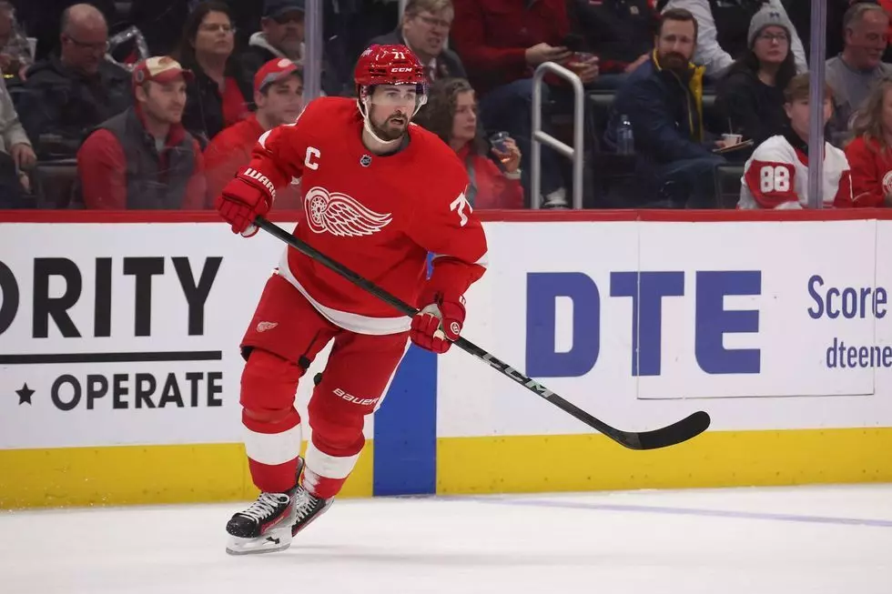 Larkin injured in off-ice training session, Red Wings will handle trade request “when time is right”