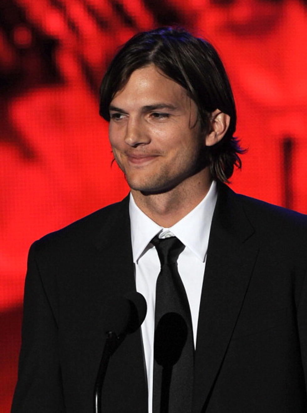 Ashton Kutcher Replacing Charlie Sheen on ‘Two and a Half Men’