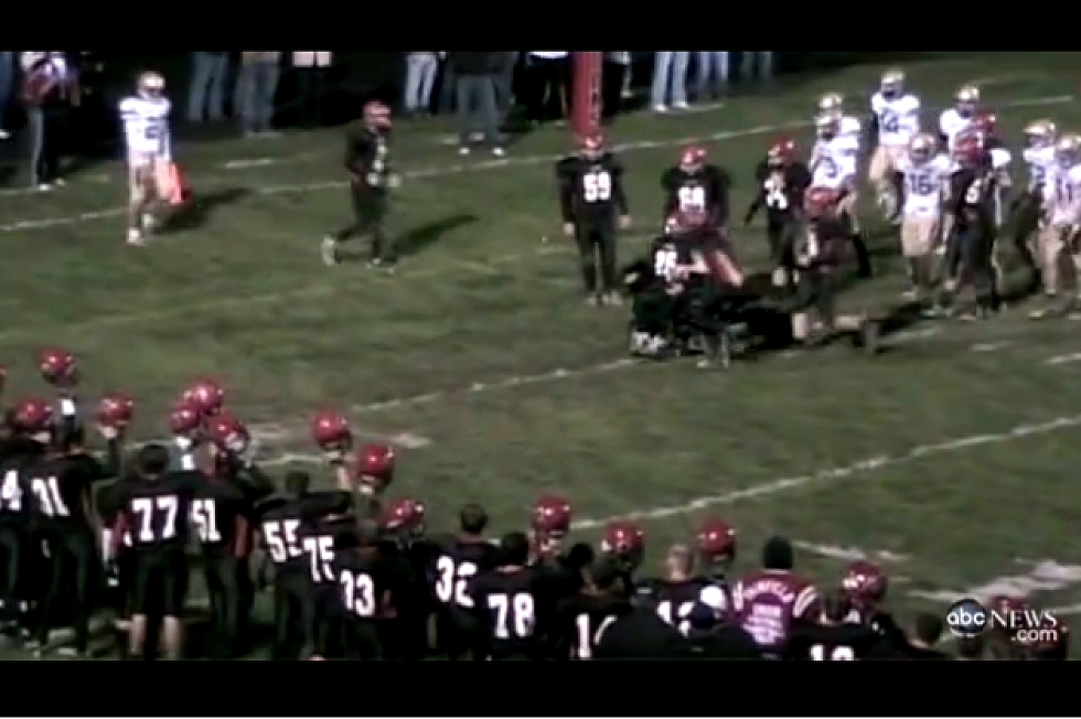 High School Senior with Muscular Dystrophy Scores Touchdown in his Final Game [VIDEO]