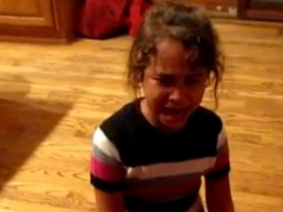 Parents Prank Their Little Chicago White Sox Fan With a Cubs Christmas Present [VIDEO]