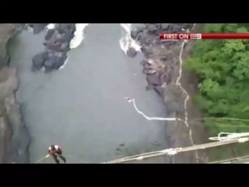 Bungee Cord Breaks Over River [Video]