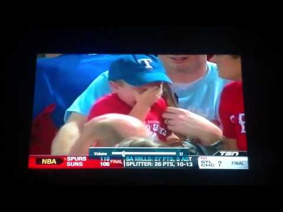Mean Couple Keeps Foul Ball from Crying Kid [VIDEO]