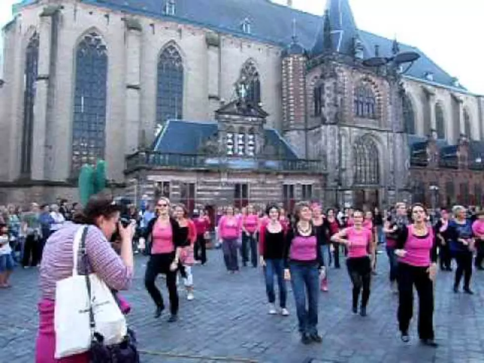‘Pink Flash Mob’ Raises Breast Cancer Awareness Through Dancing [VIDEO]