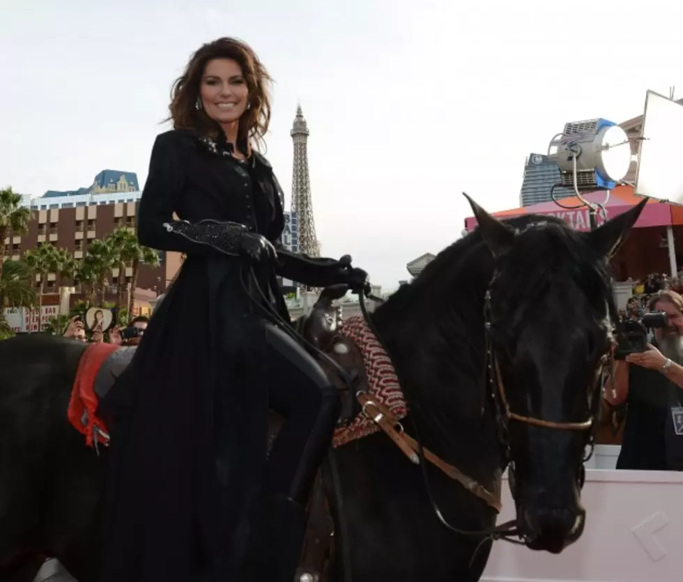 Shania Twain Makes Dramatic Entrance Down Vegas Strip On Horseback [Video]