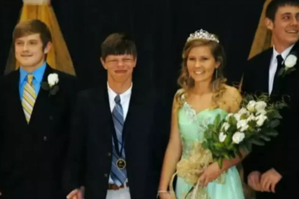 Homecoming King Nominees Forfeit Title, Give It to Disabled Classmate [VIDEO]