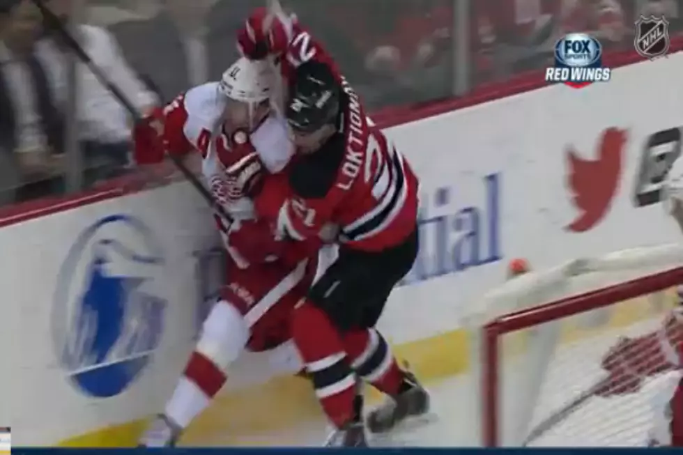 Watch A Detroit Red Wings Player Find And Pick Up His Teeth, Then Keep Playing [Video]