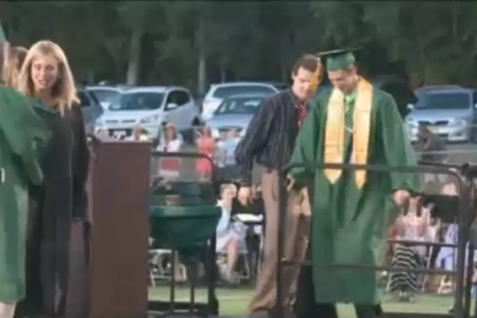 Paralyzed Teen Surprises Classmates at Graduation Ceremony [VIDEO]