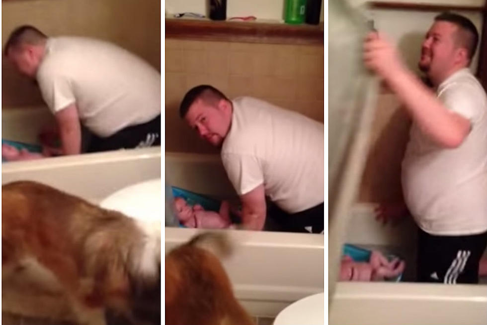 Aw! Daddy Singing to His Little Bath Buddy is Just Plain Cute [VIDEO]