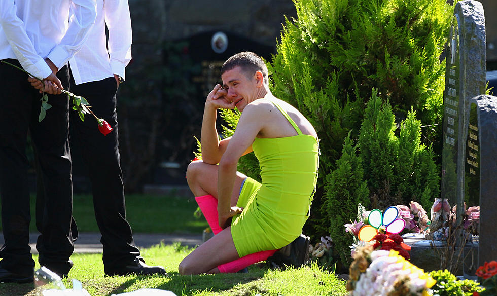 This Guy Wore a Dress to His Friend's Funeral
