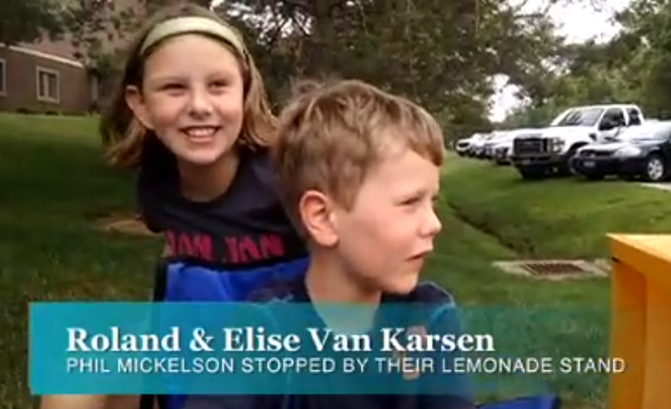 Pro Golfer Leaves Huge Tip At Kids’ Lemonade Stand [VIDEO]