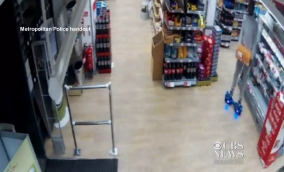 Man on Hoverboard Robs a Liquor Store [VIDEO]