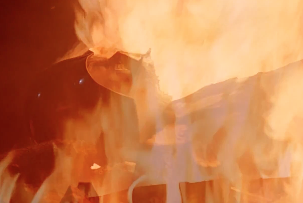Five Hours of Darth Vader Burning. Merry Christmas! [VIDEO]