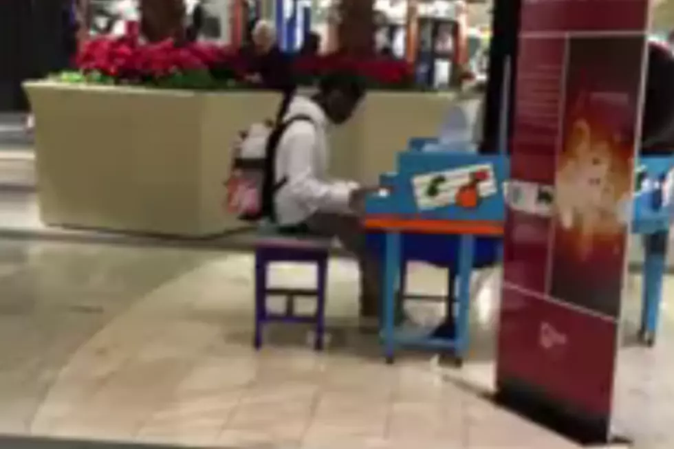 Teen&#8217;s Piano Solo at Lansing Mall Goes Viral [VIDEO]