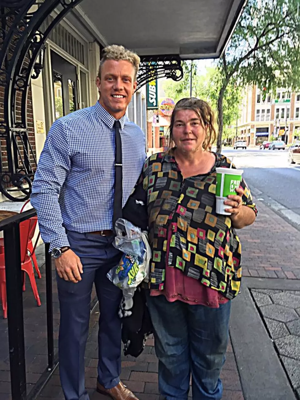 The Good News: Florida Man Helps Homeless Woman Learn How To Read [VIDEO]