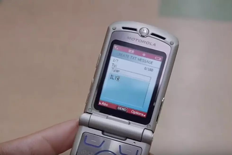Early 2000 Fans Rejoice, Motorola is Bringing Back the RAZR! [VIDEO]