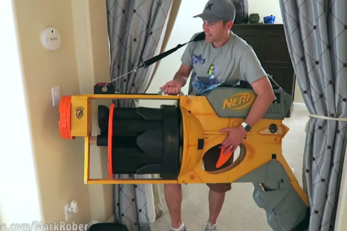 These Guys Created the World's Largest Nerf Gun (And It's Friggin'  Awesome!) [VIDEO]