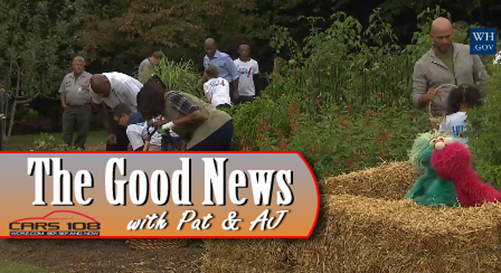 Two Flint Students Help First Lady With White House Garden – The Good News [VIDEO]