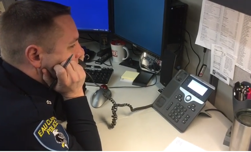 Watch This Police Officer ‘Scam’ an IRS Scammer on the Phone [VIDEO]