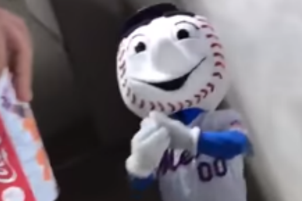 Mr. Met Gives Fan the Finger, Employee Out as Team Mascot [VIDEO]