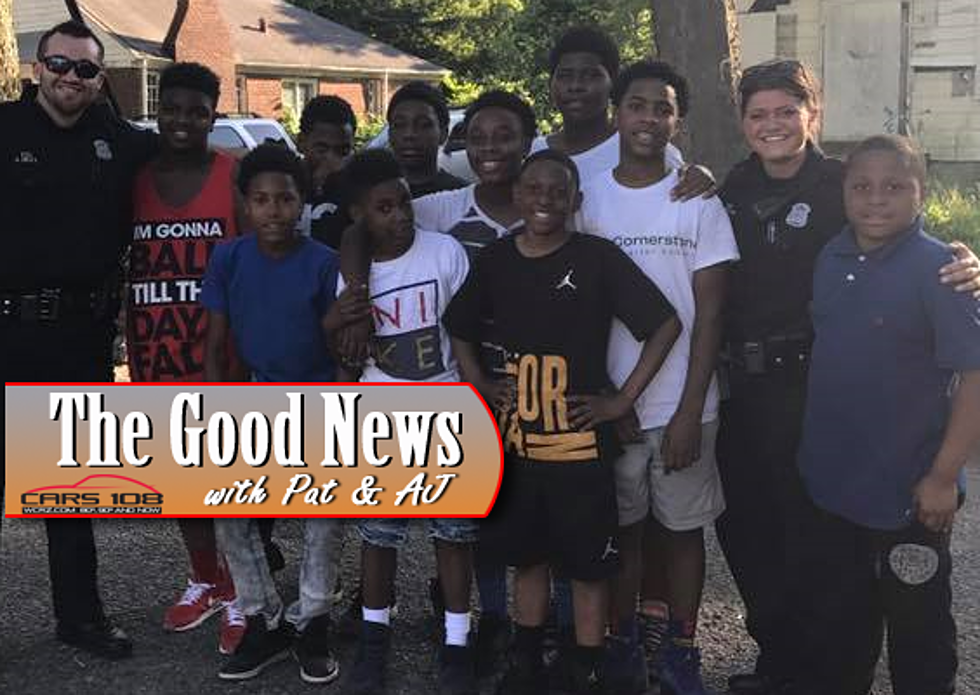 Detroit Police Officers Join Father’s Day Block Party – The Good News [VIDEO]