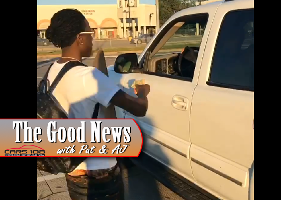 Flint Man Does Reverse Panhandling, Gives Back  – The Good News [VIDEO]