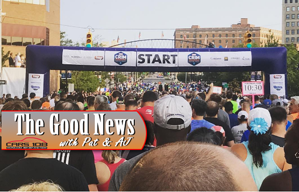 Paramedic Runs with Injured Crim Participant to the Finish Line – The Good News [PHOTO]