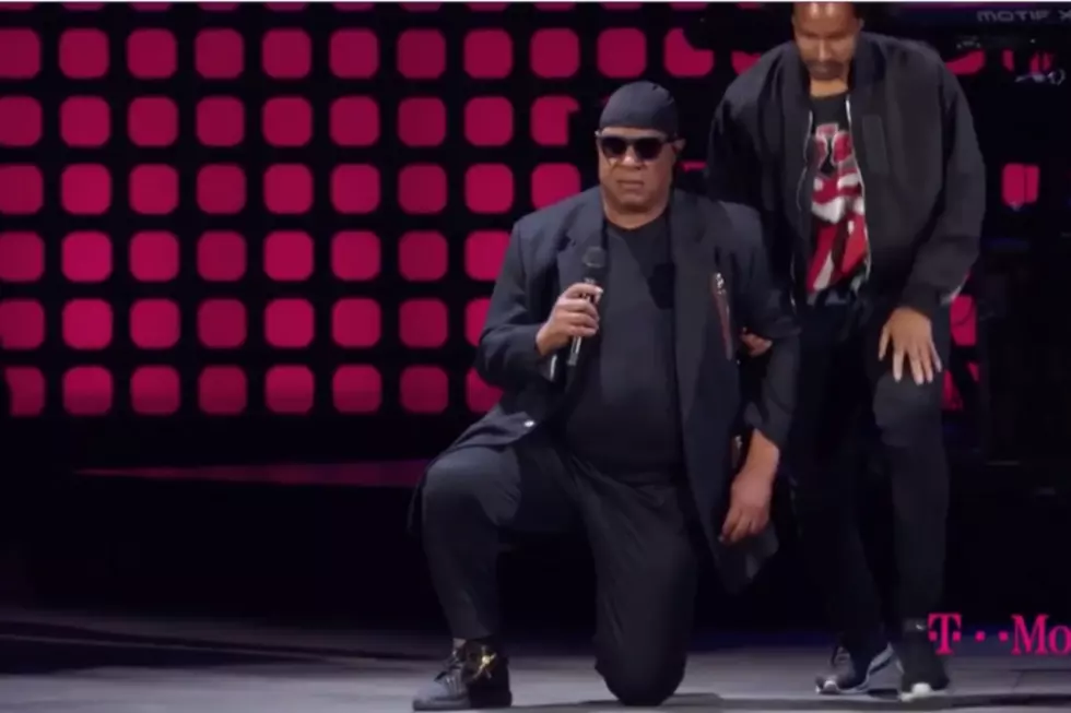 Stevie Wonder Takes a Knee in Support of America [VIDEO]