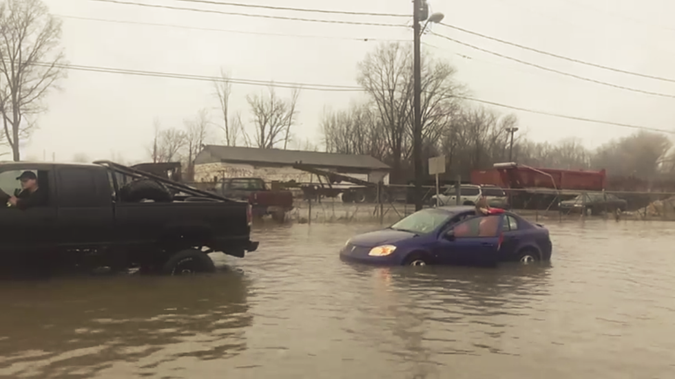 Robert T Longway Boulevard Flooded, Cars Stuck in Water [VIDEO]