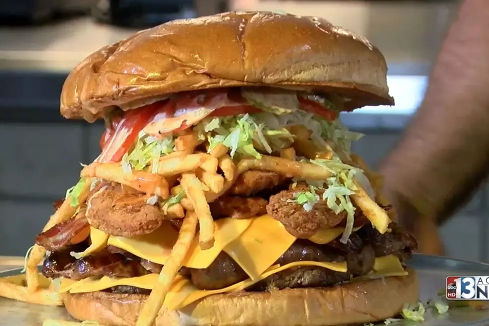The &#8216;Gridiron Burger&#8217; May Be the Biggest Challenge We&#8217;ve Ever Seen [VIDEO]