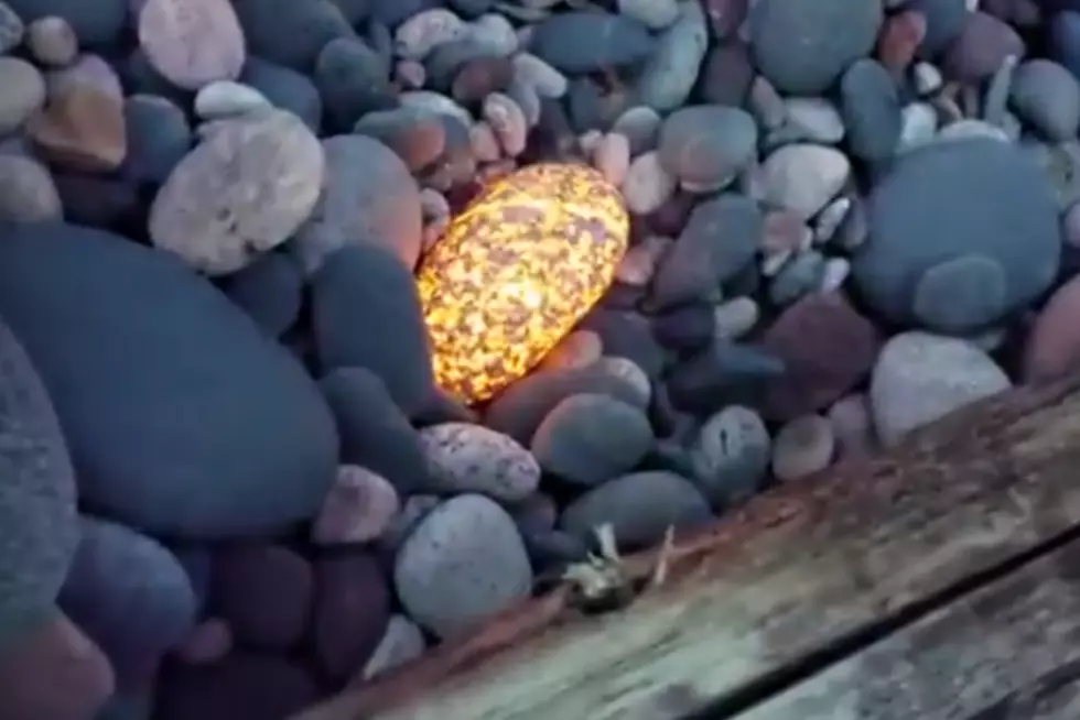 Michigan Man Discovers Glowing Fluorescent Rocks Called &#8216;Yooperlites&#8217; [VIDEO]