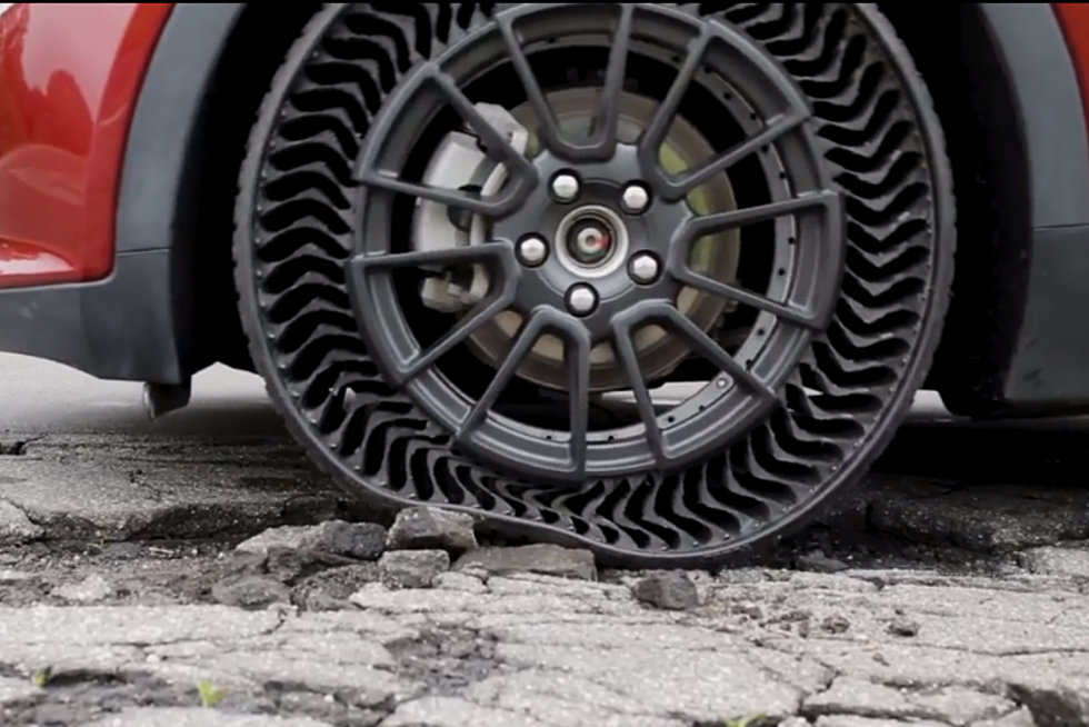 GM to Test New &#8216;Airless&#8217; Tires on Michigan Roads [VIDEO]