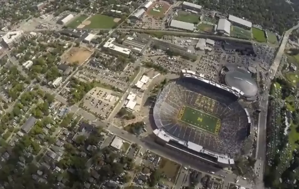 Here&#8217;s What It Looks Like to Parachute into a U of M Game [VIDEO]