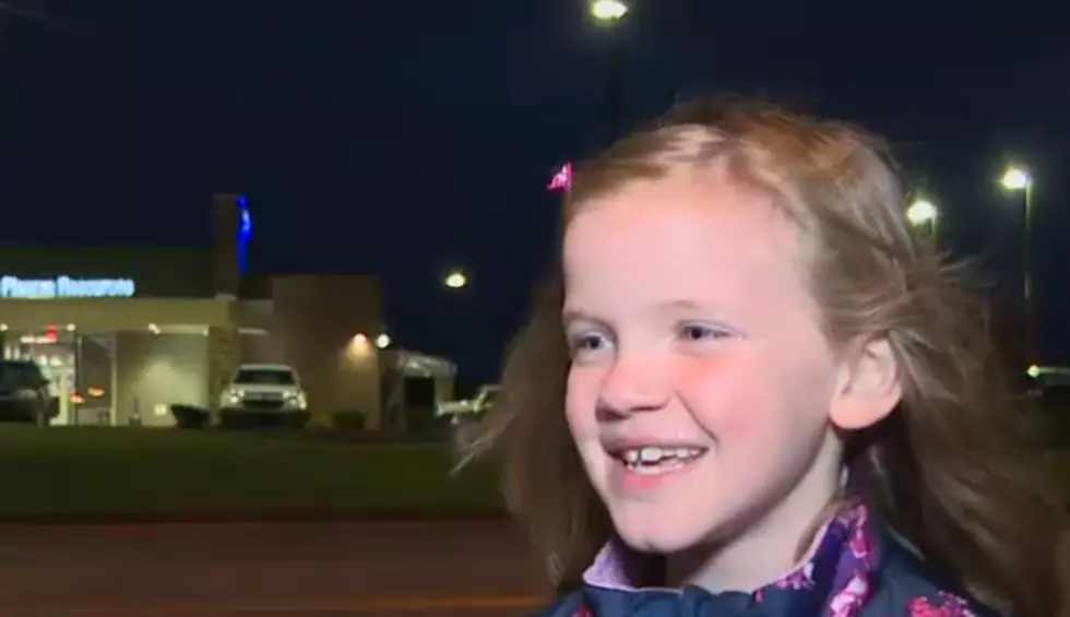 8-Year-Old Girl Brings Pizza to GM Workers on Strike in Flint 