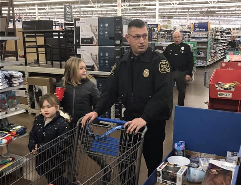 Grand Blanc Police Hold Annual ‘Shop With a Cop’ – The Good News