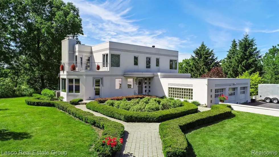Grand Blanc’s Mintor Manor is All You Thought It Was and More
