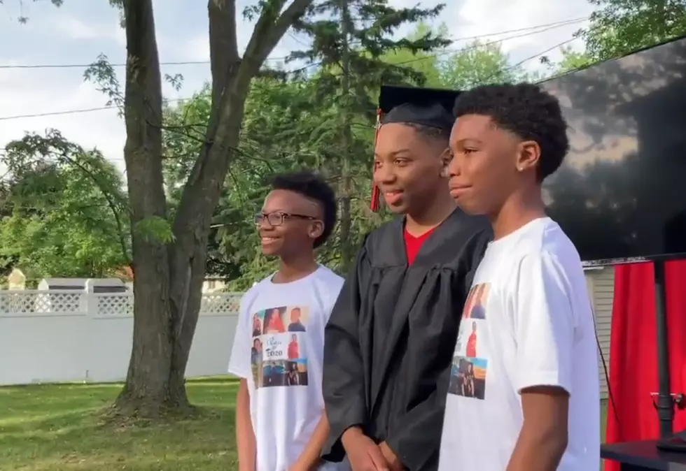 Grand Blanc Mom Holds Graduation for Son in Yard - The Good News