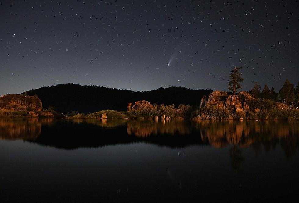 This Guy Timed Out His Proposal with the Neowise Comet [PHOTOS]