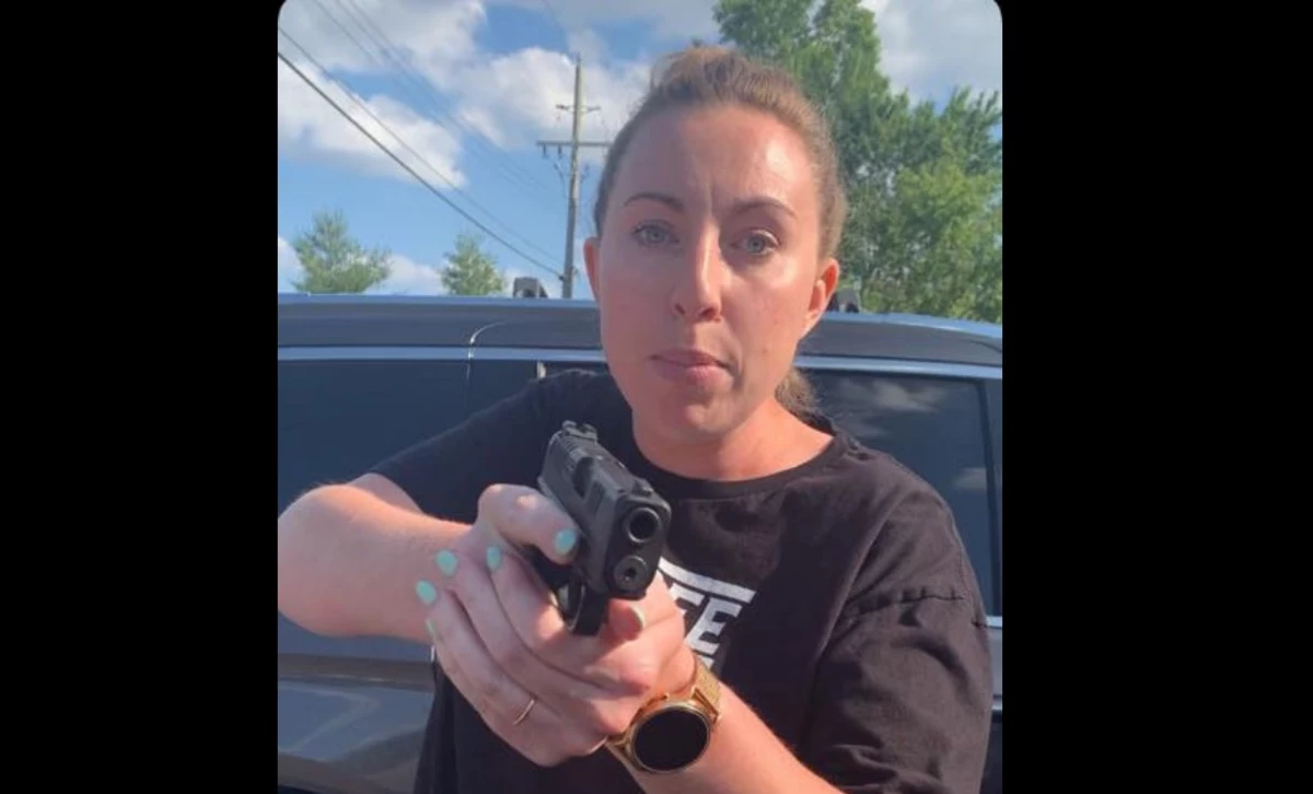 Michigan Woman Pulls Gun On Mom Daughter In Oakland Co [video]
