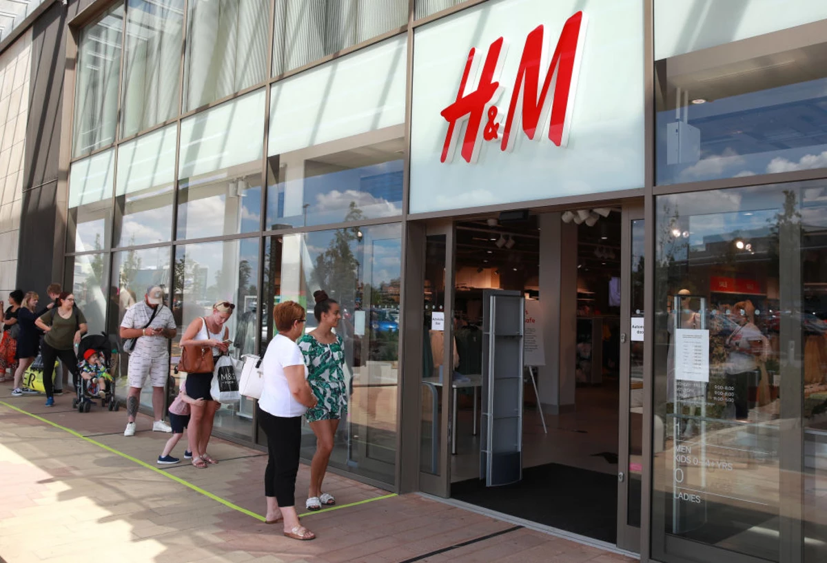 H&M Will Close 250 Store Locations in 2021