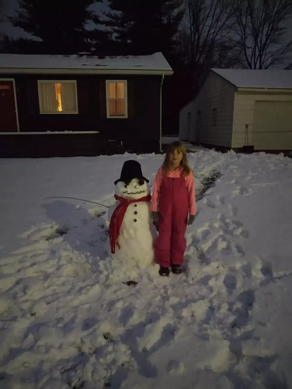 Michigan Snow is Perfect for Building a Snowman [VIDEO]