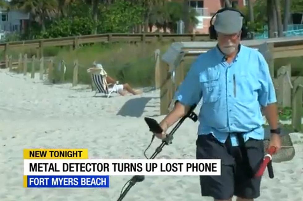 Florida Man Finds Michigan Woman&#8217;s iPhone With Metal Detector on Beach [VIDEO]