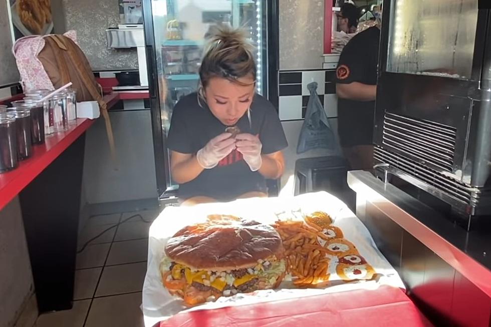 Competitive Eater Takes on 10 lb. Burger Challenge in Michigan 