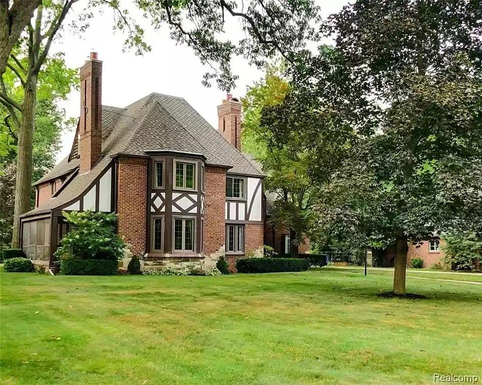 This Lovely Home Once Belonged to a Real-Life Michigan Gangster [GALLERY]