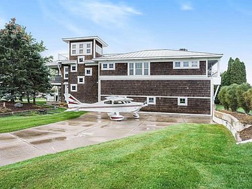 This Pilot&#8217;s Dream Home Has its Own Runway Right to Your Door