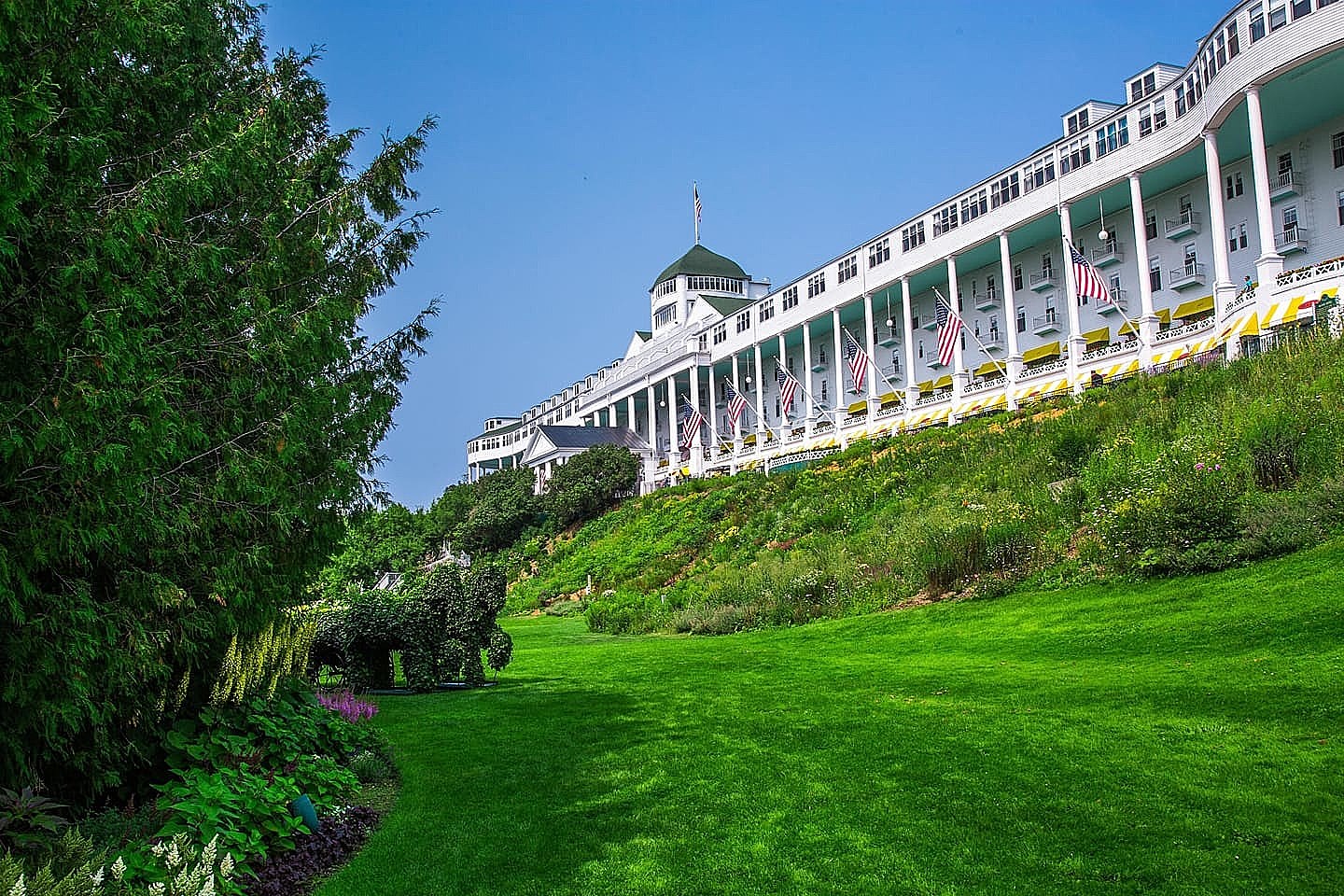 Mackinac Island S Grand Hotel Adding To Guest Experience In 2022   GrandHotel MediaRoom HotelfromTeaGarden 