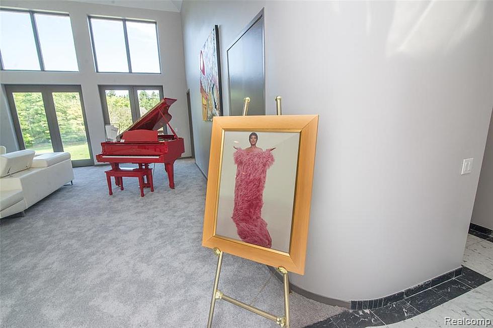 Peek Inside Aretha Franklin&#8217;s Bloomfield Hills Home, Selling for $1.3 M