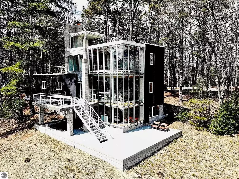 This Glass-Lined Home in Northern Michigan Comes With a Breathtaking View