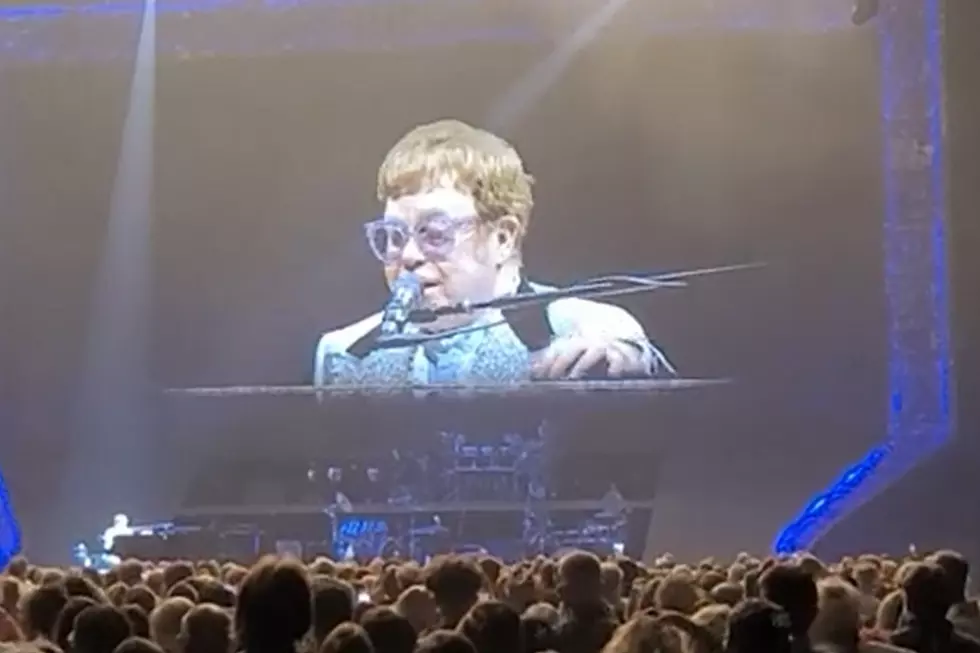 Elton John Pays Tribute to Aretha Franklin at Final North American Show